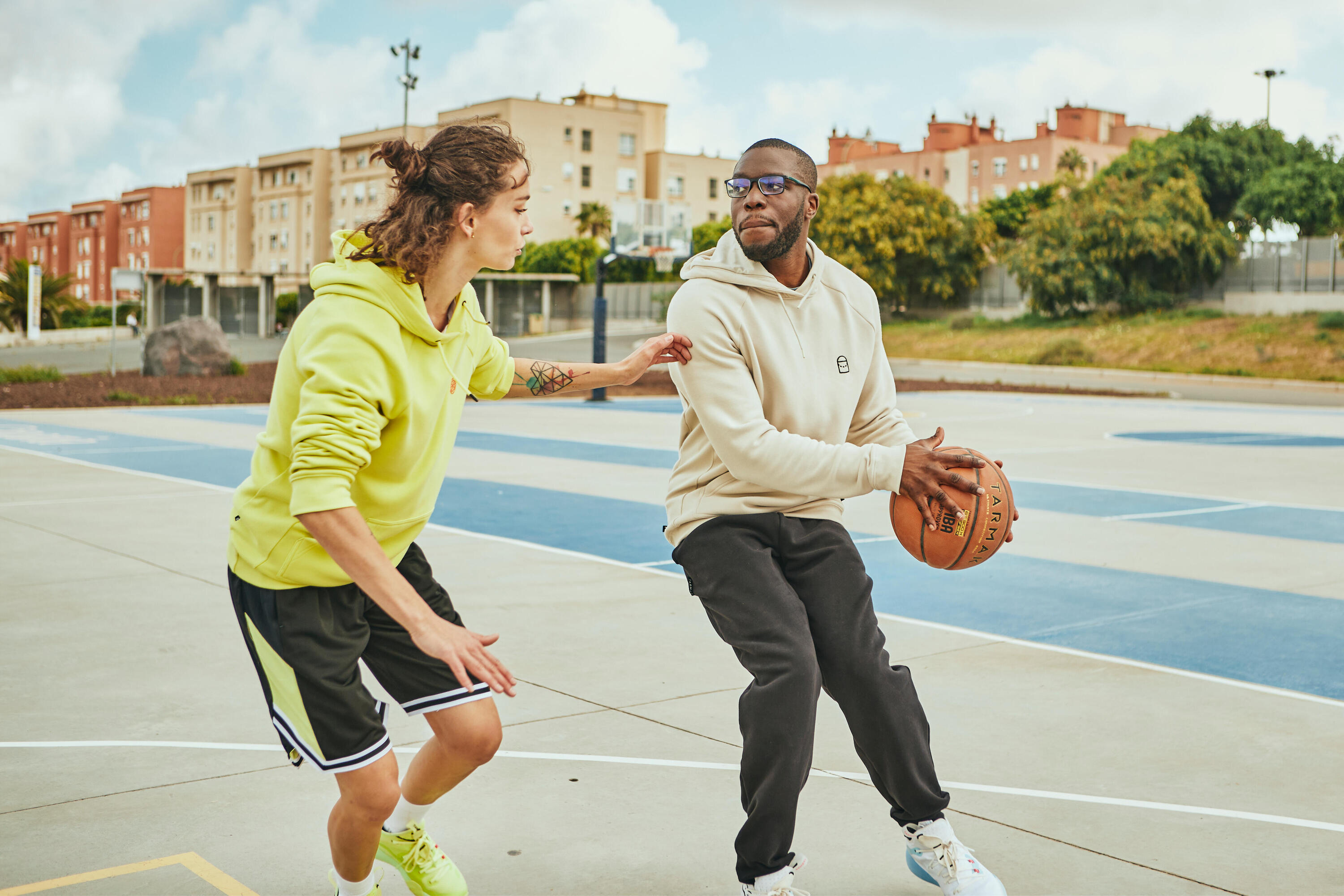 SUDADERA DE BALONCESTO CON CAPUCHA UNISEX - H100 BEIGE 9/12