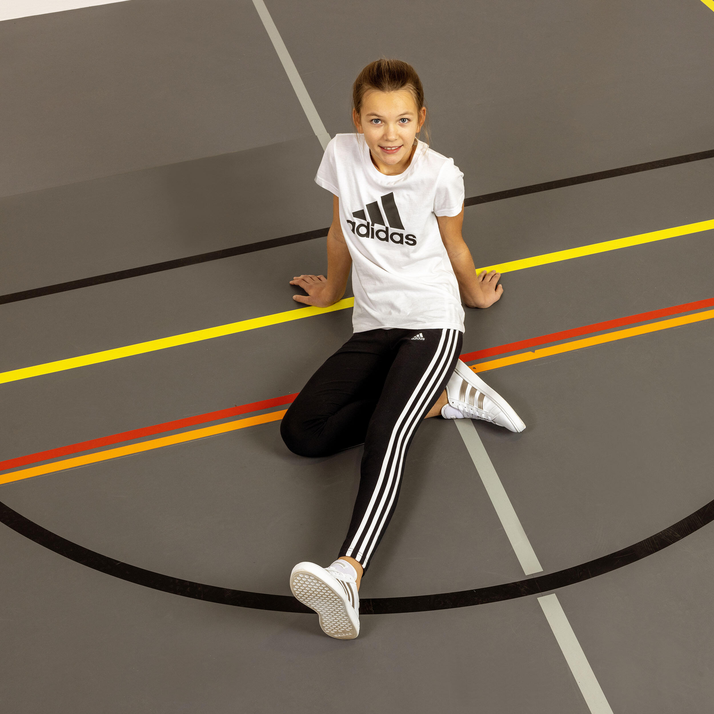 T-shirt adidas fille - blanc logo noir 12/12
