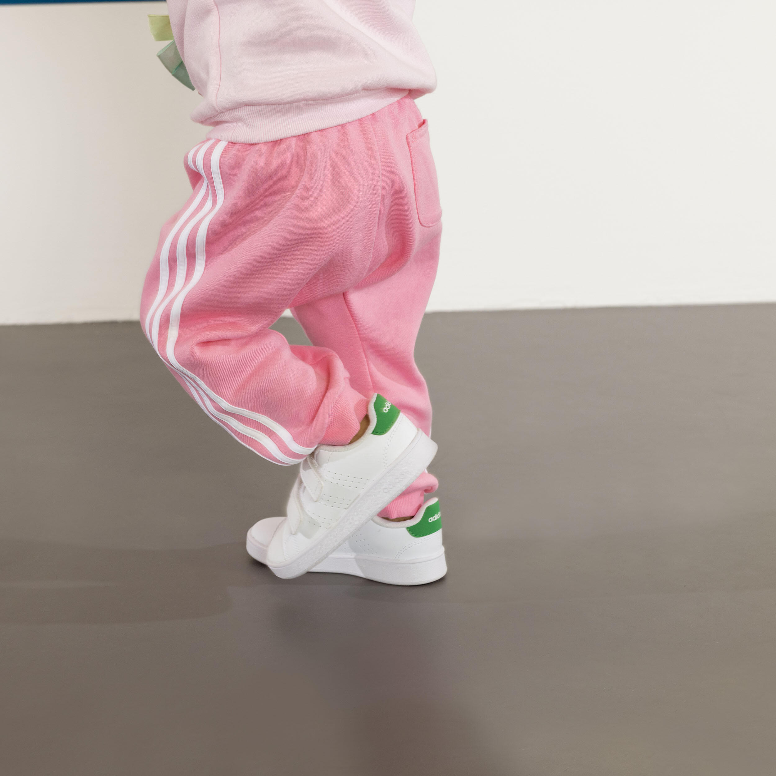 Sneakers ADIDAS bambino ADVANTAGE con strap bianco-verde dal 20 al 27 11/23