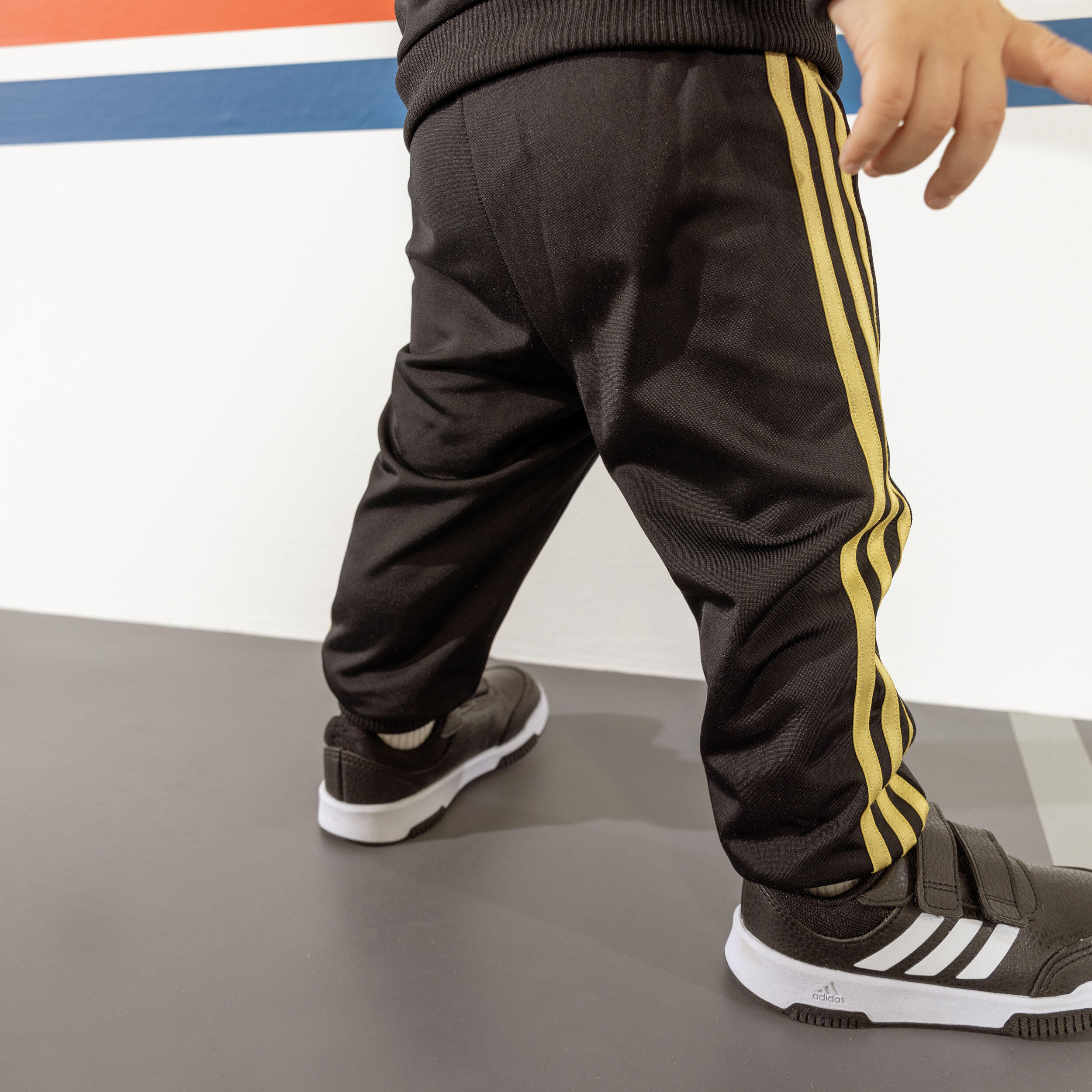 Scarpe da ginnastica ADIDAS baby TENSAUR con strap nero-bianco 15/16