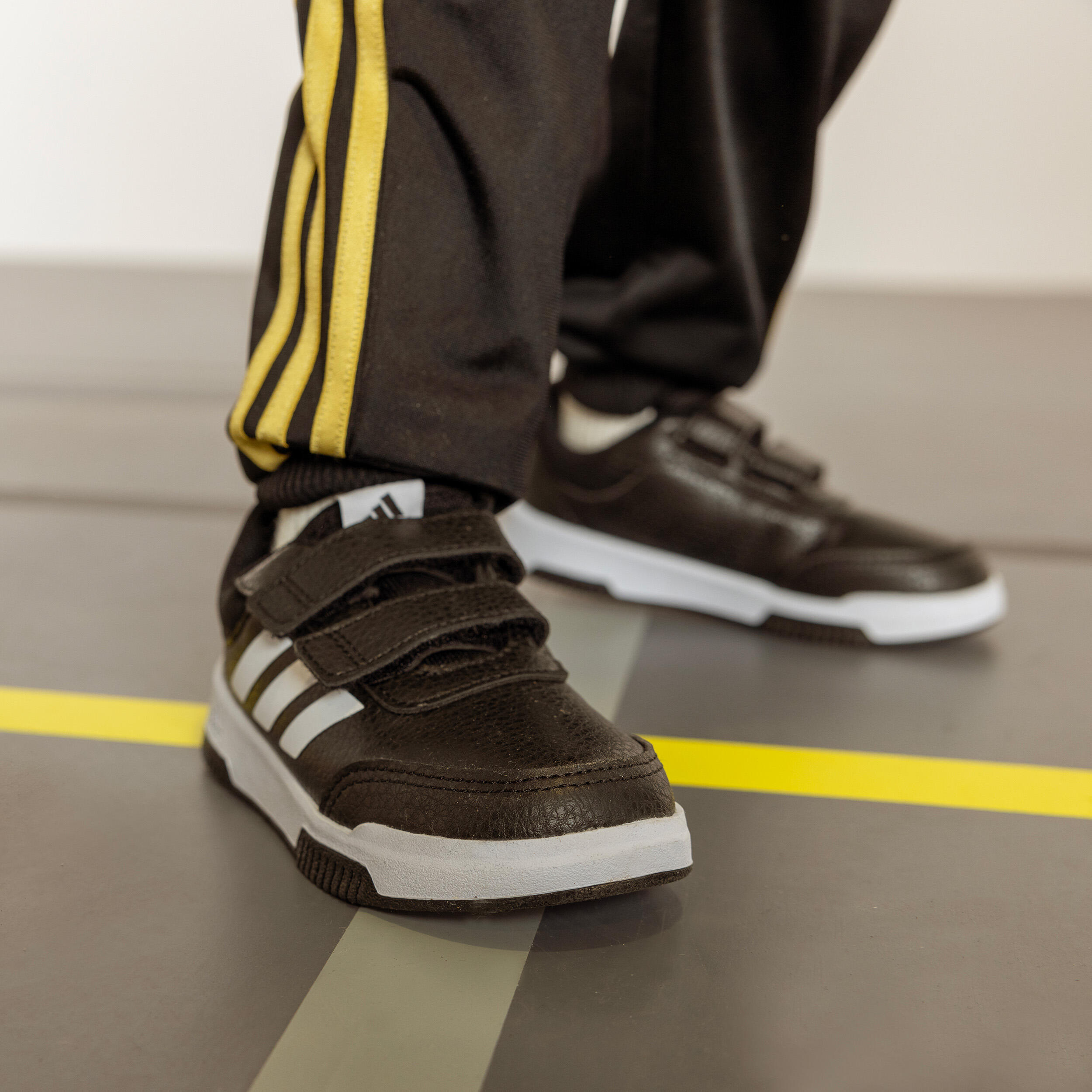 Scarpe da ginnastica ADIDAS baby TENSAUR con strap nero-bianco 12/16