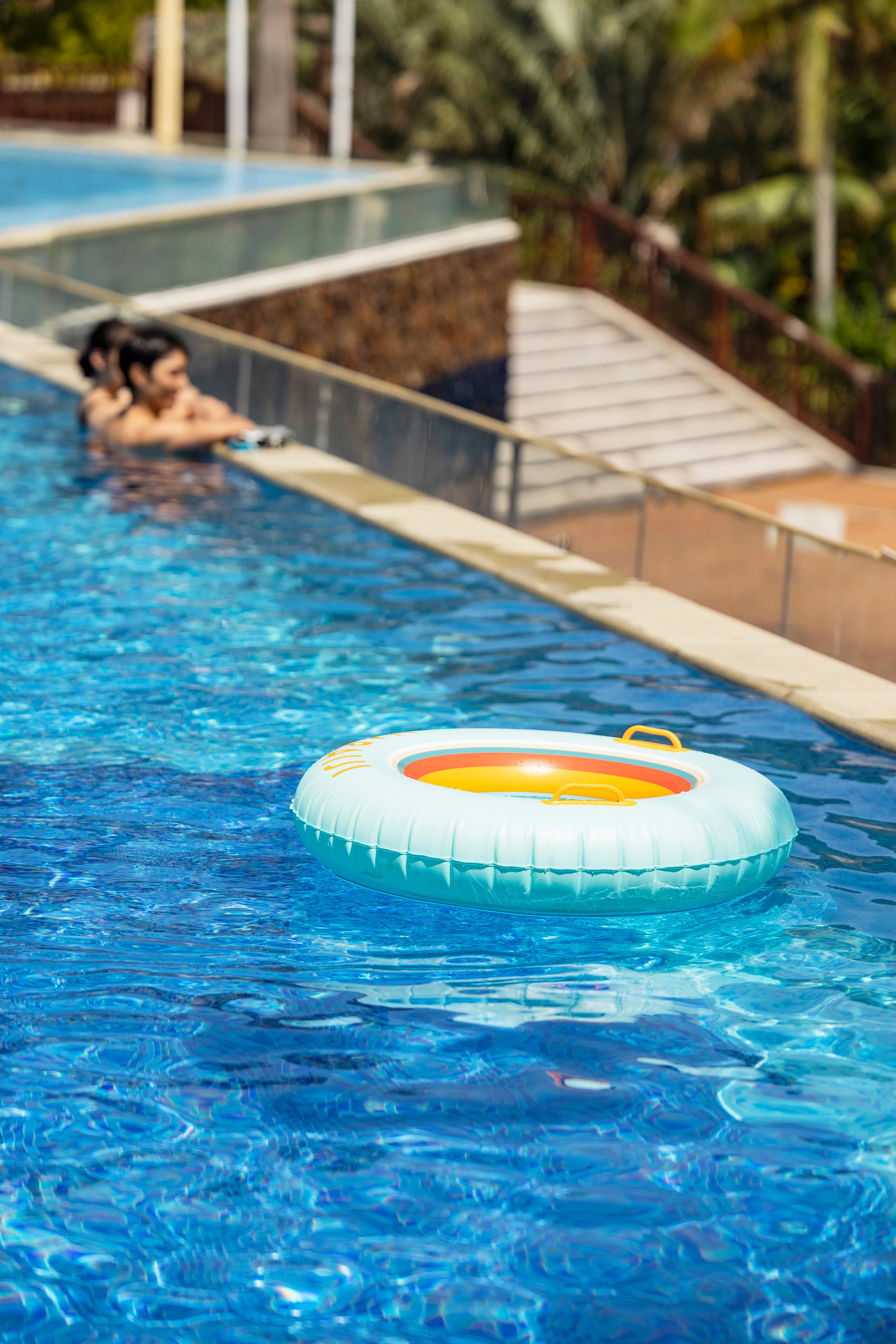 Large 92 cm inflatable printed pool ring with comfort grips