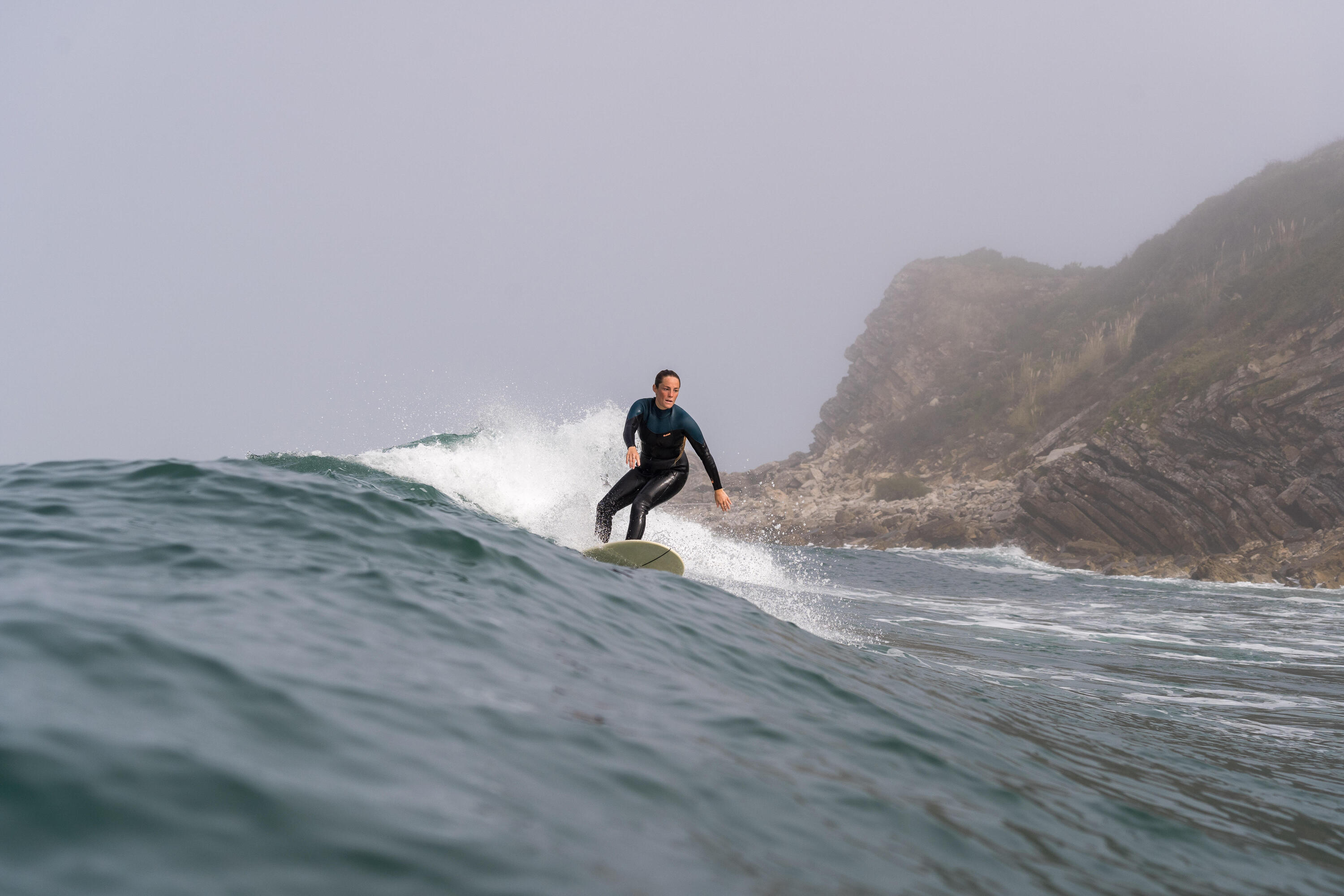 Combinaison de surf femme - 500 noir/vert 10/22