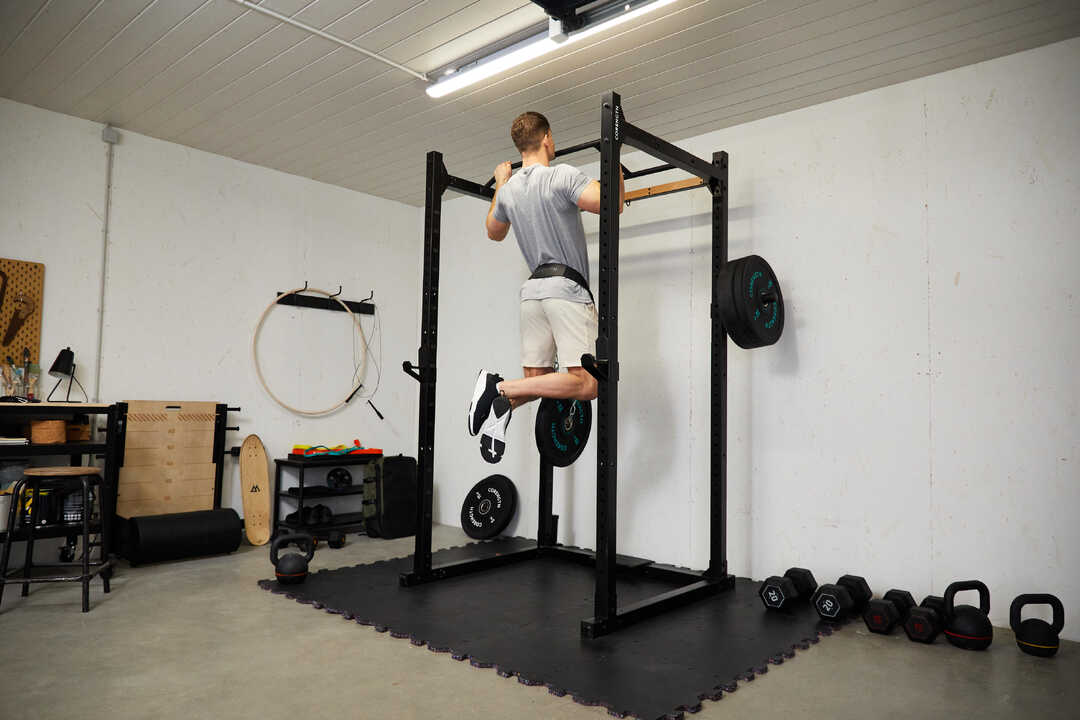 Kompleti uteži, uteži ročke, klopi za dvigoanje uteži in vse ostala oprema za bodybuilding.