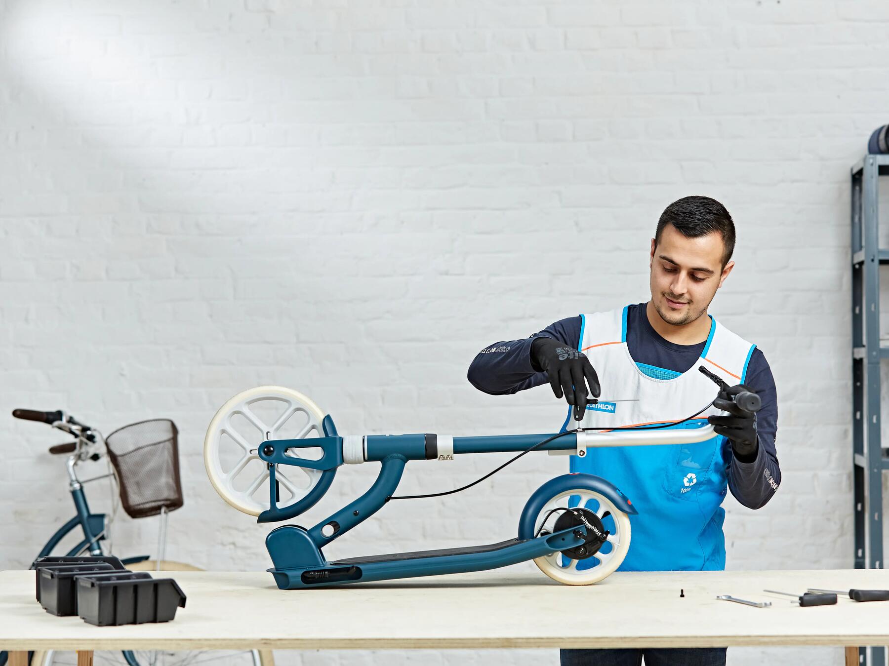 servicii atelier trotinete și role