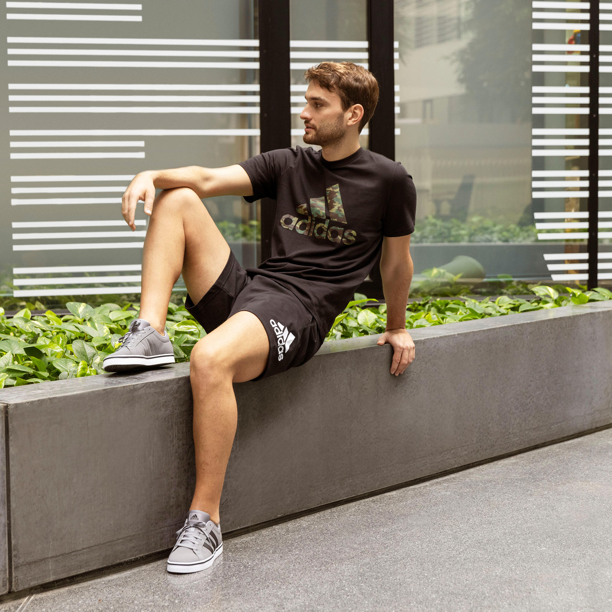 T-shirt uomo fitness ADIDAS regular 100% cotone nera 6/8