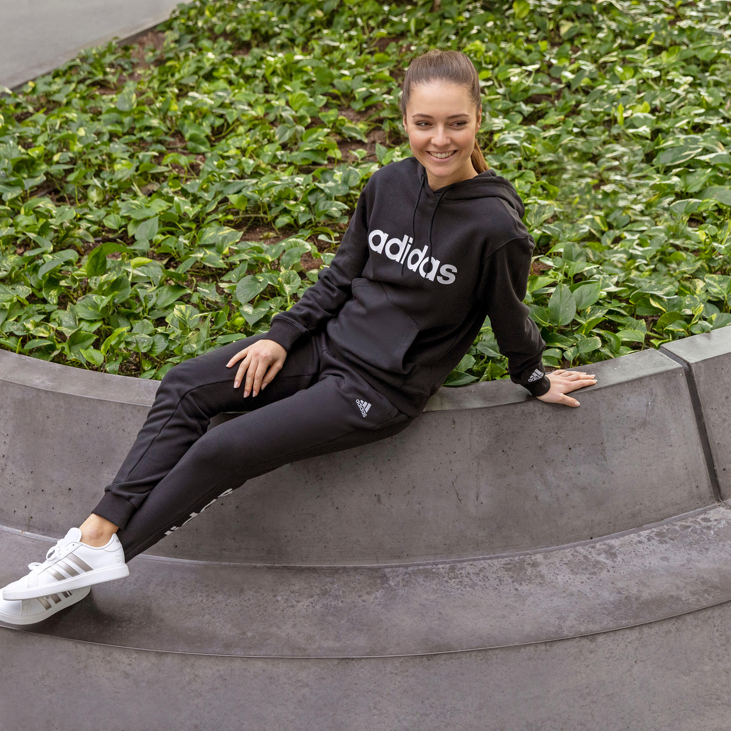 Women's Fitness Jogging Bottoms - Black 6/11
