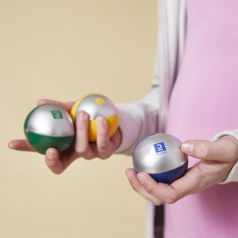 適合手較小使用者的雜技球三件裝，每個 55 mm，重60 g 且附收納袋。