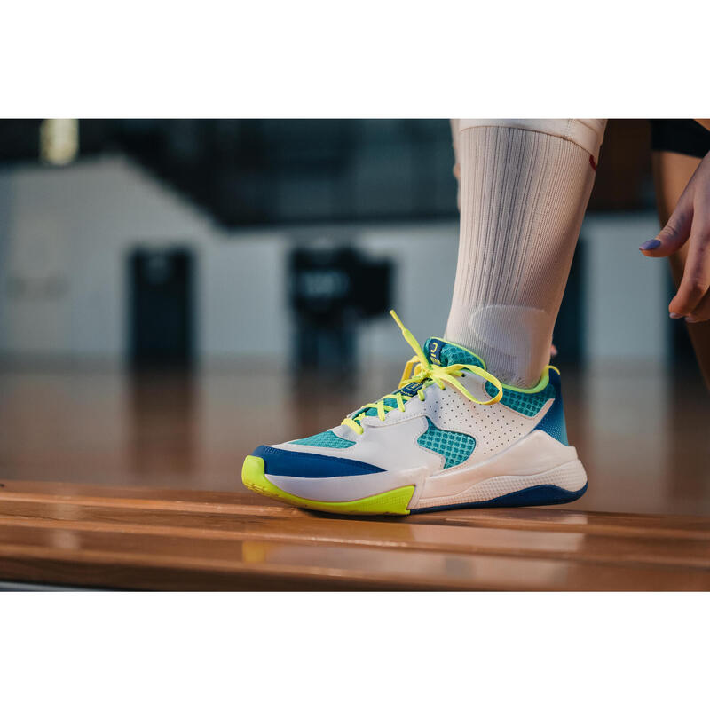 Chaussures de volley-ball VS100 confort à lacets blanche/blue et vert.