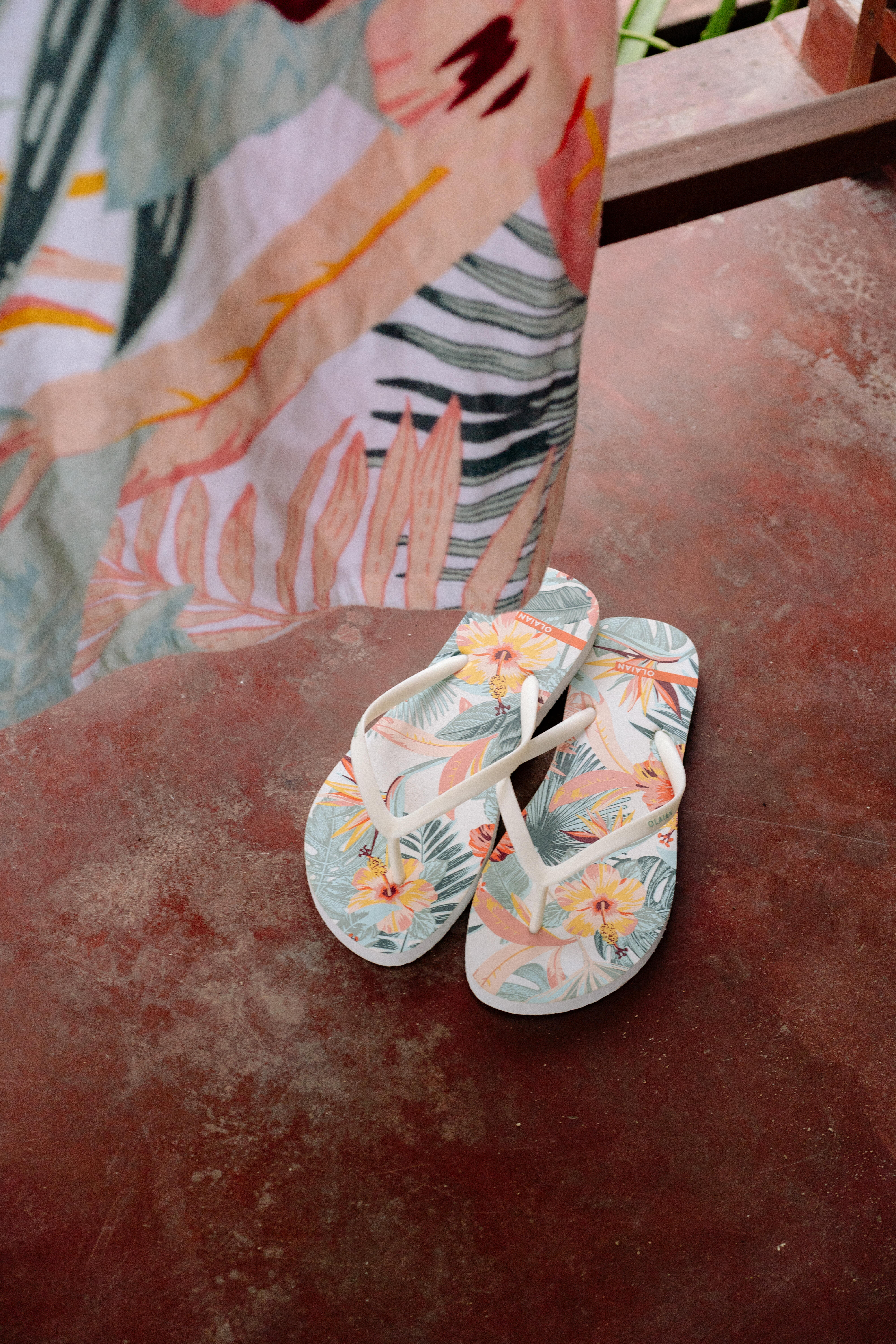Women’s Flip-Flops, 120 - OLAIAN