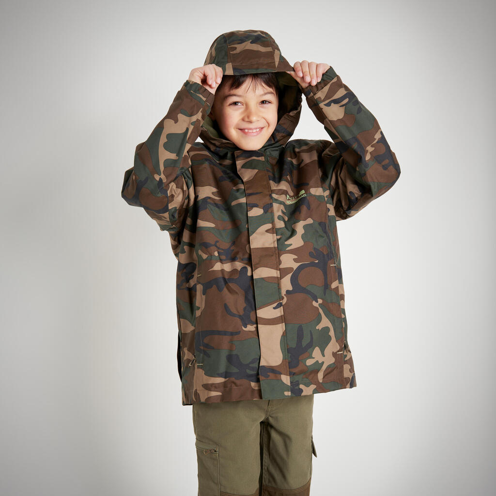 Bērnu siltā jaka “100 Woodland”, ar kamuflāžas rakstu