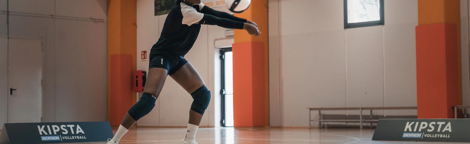 joueuse de volley-ball réalisant une manchette