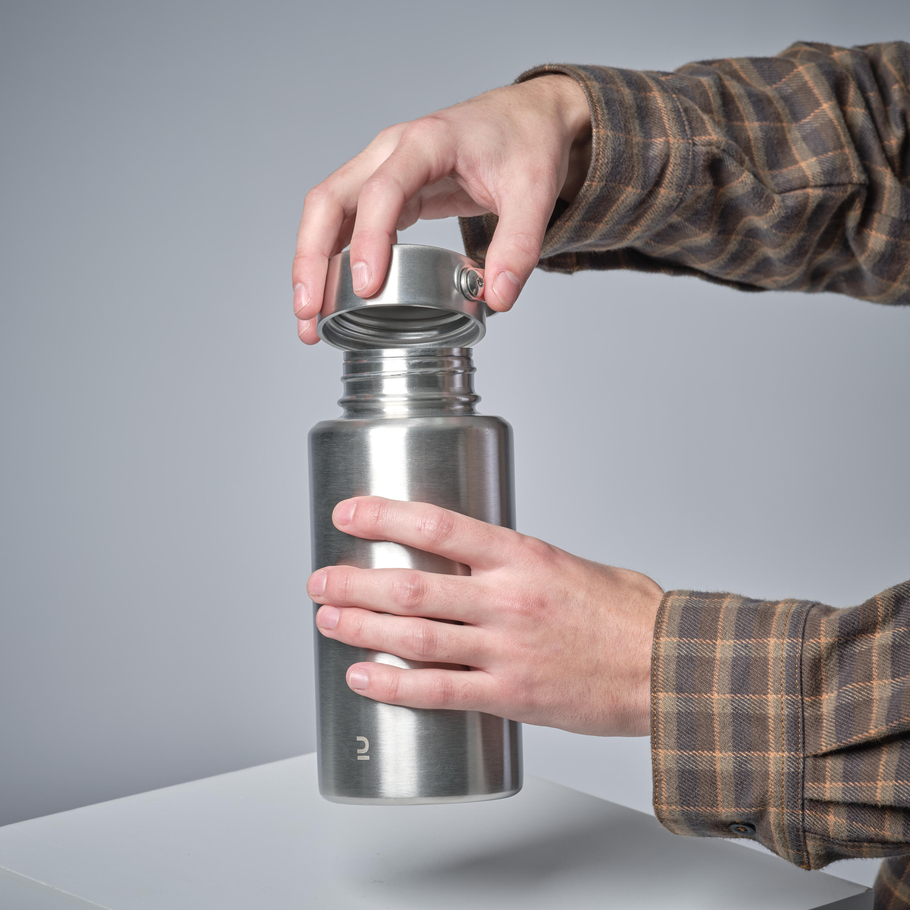 Gourde en acier inoxydable avec bouchon à vis 1 L - Bushcraft gris - SOLOGNAC