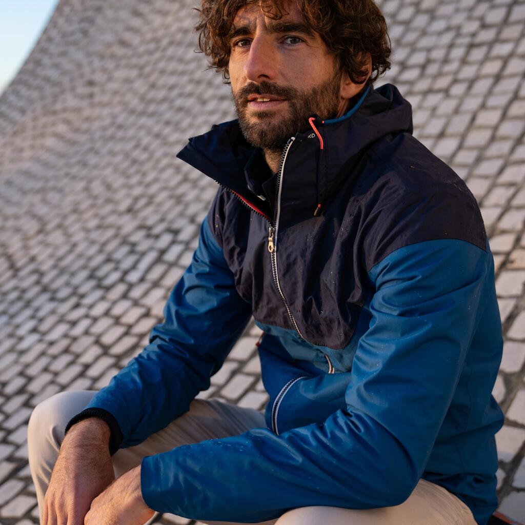 Chamarra de vela impermeable azul marino con blanco para hombre Sailing 100