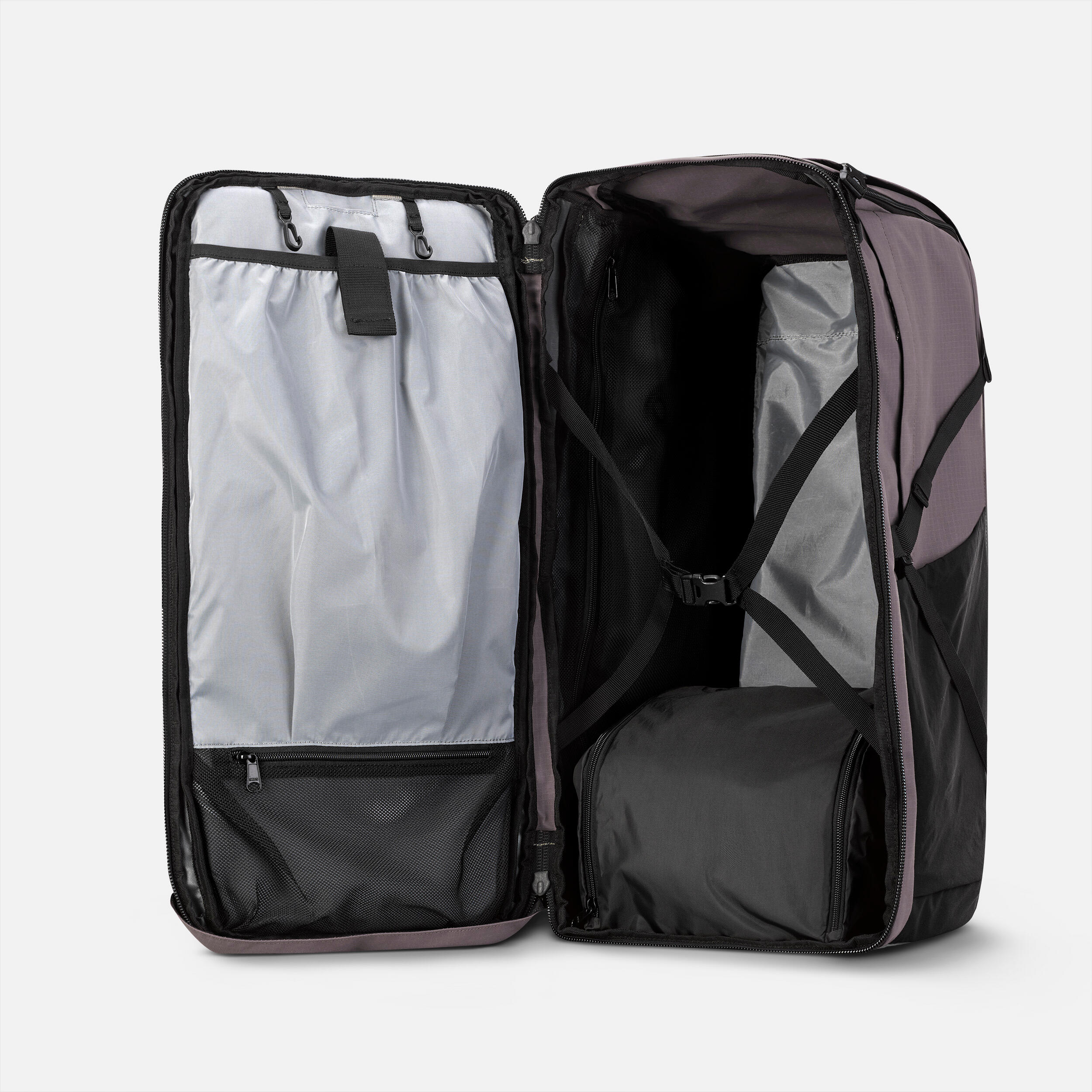 Mochila de montaña y trekking 60+6L Mujer Forclaz Travel 900. Funda impermeable 3/11