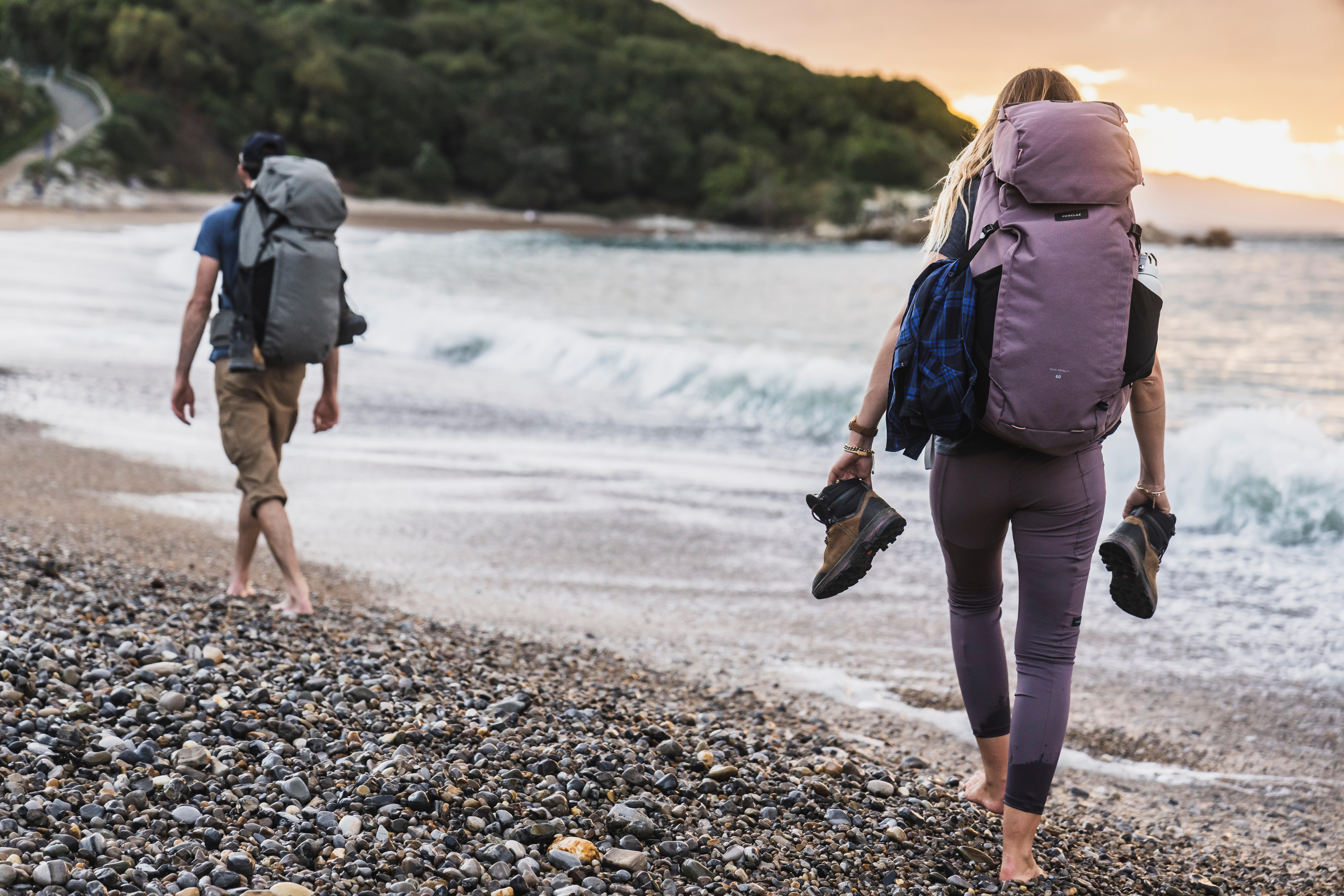 Sac à dos de randonnée femme – Travel 900 60 + 6 L - FORCLAZ