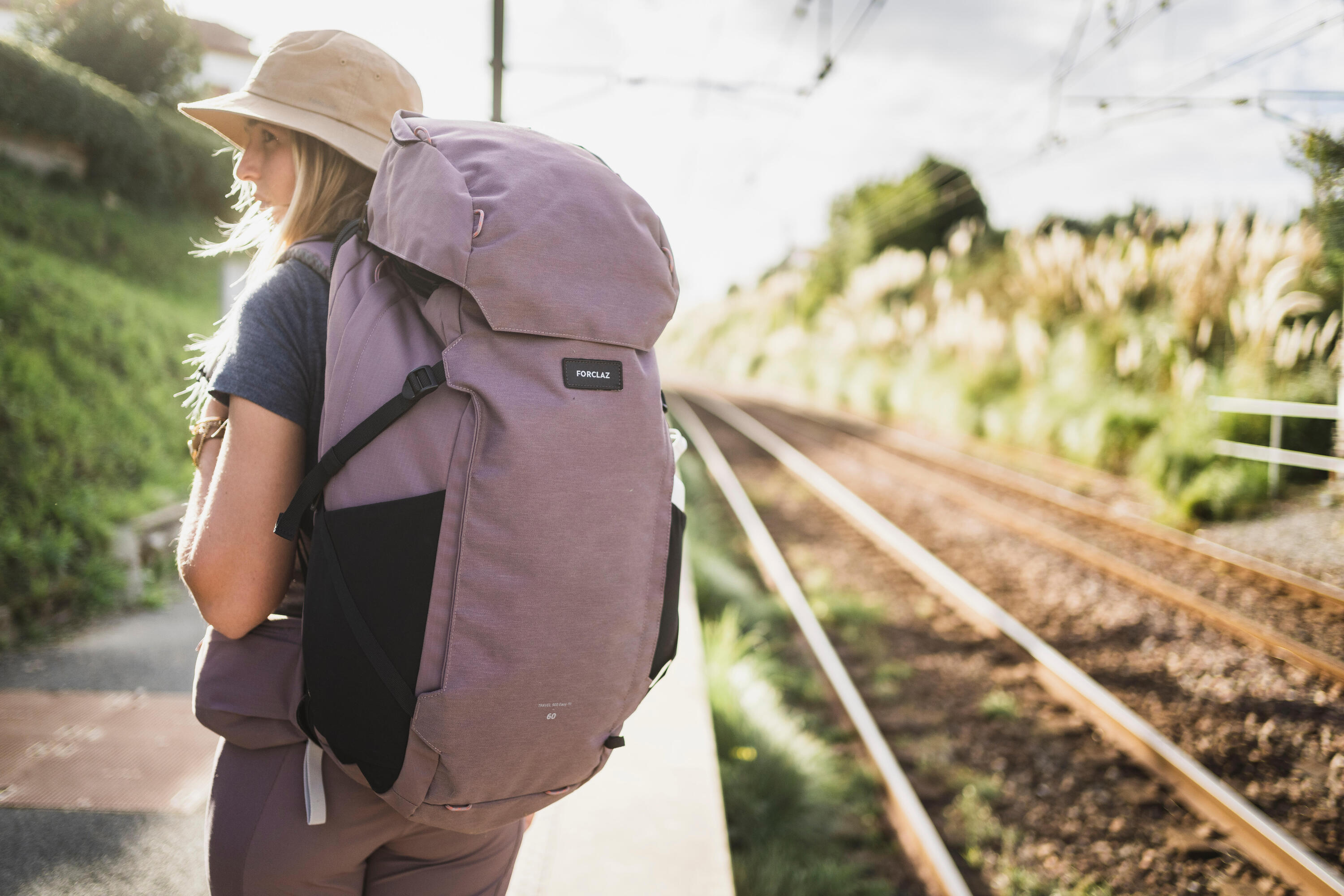 Women’s Travel Trekking Backpack with Suitcase Opening Travel 900 60+6 L 2/16