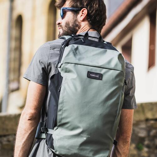 Encuentra la mochila perfecta para cada ocasión: viaje, trekking o para el gimnasio. Nuestras
                    mochilas Black Friday destacan por su durabilidad, ergonomía y diseño moderno. Aprovecha las
                    promociones exclusivas para obtener el tamaño y el estilo que necesitas con un ahorro garantizado.