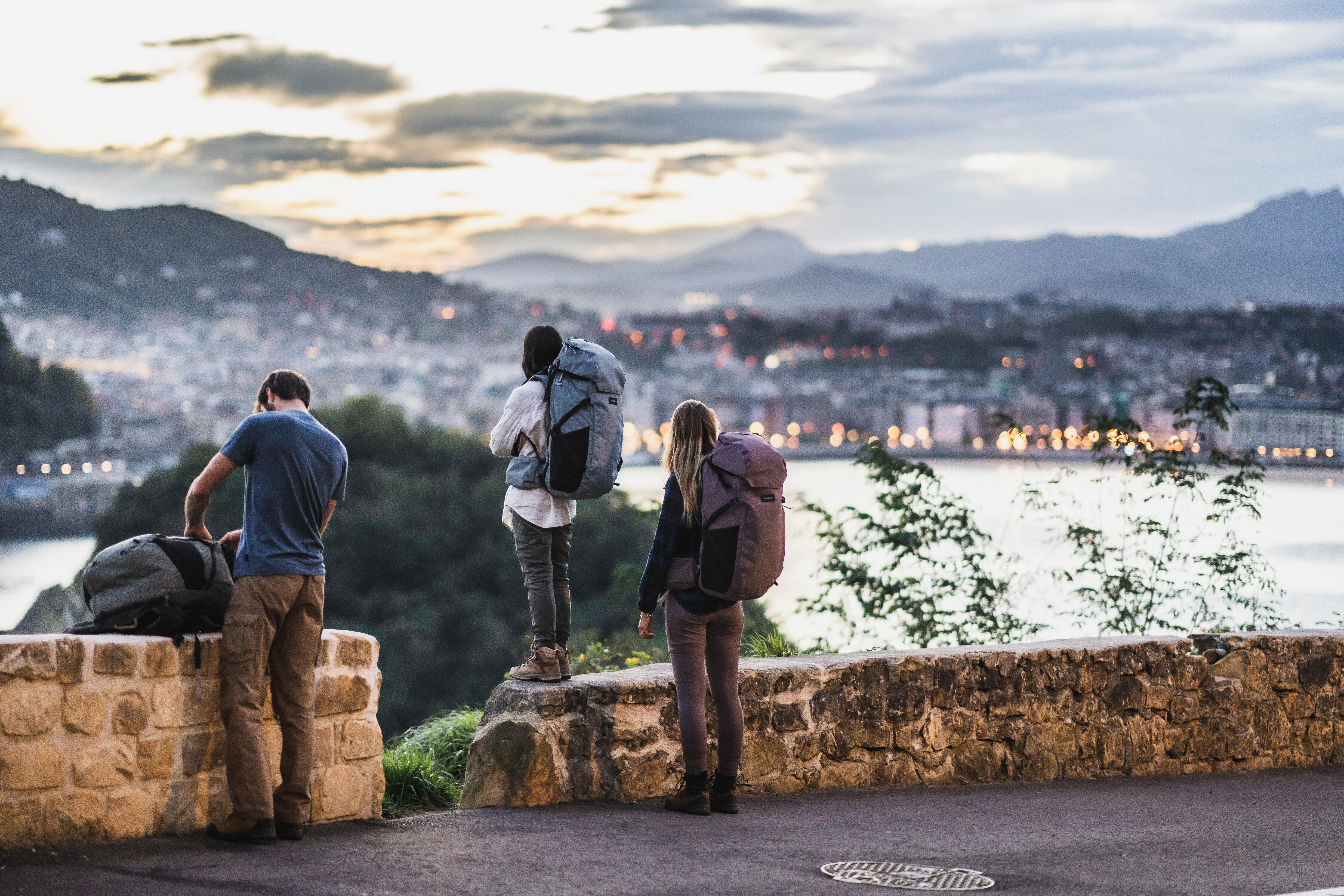 Sac à dos de randonnée femme – Travel 900 60 + 6 L - FORCLAZ