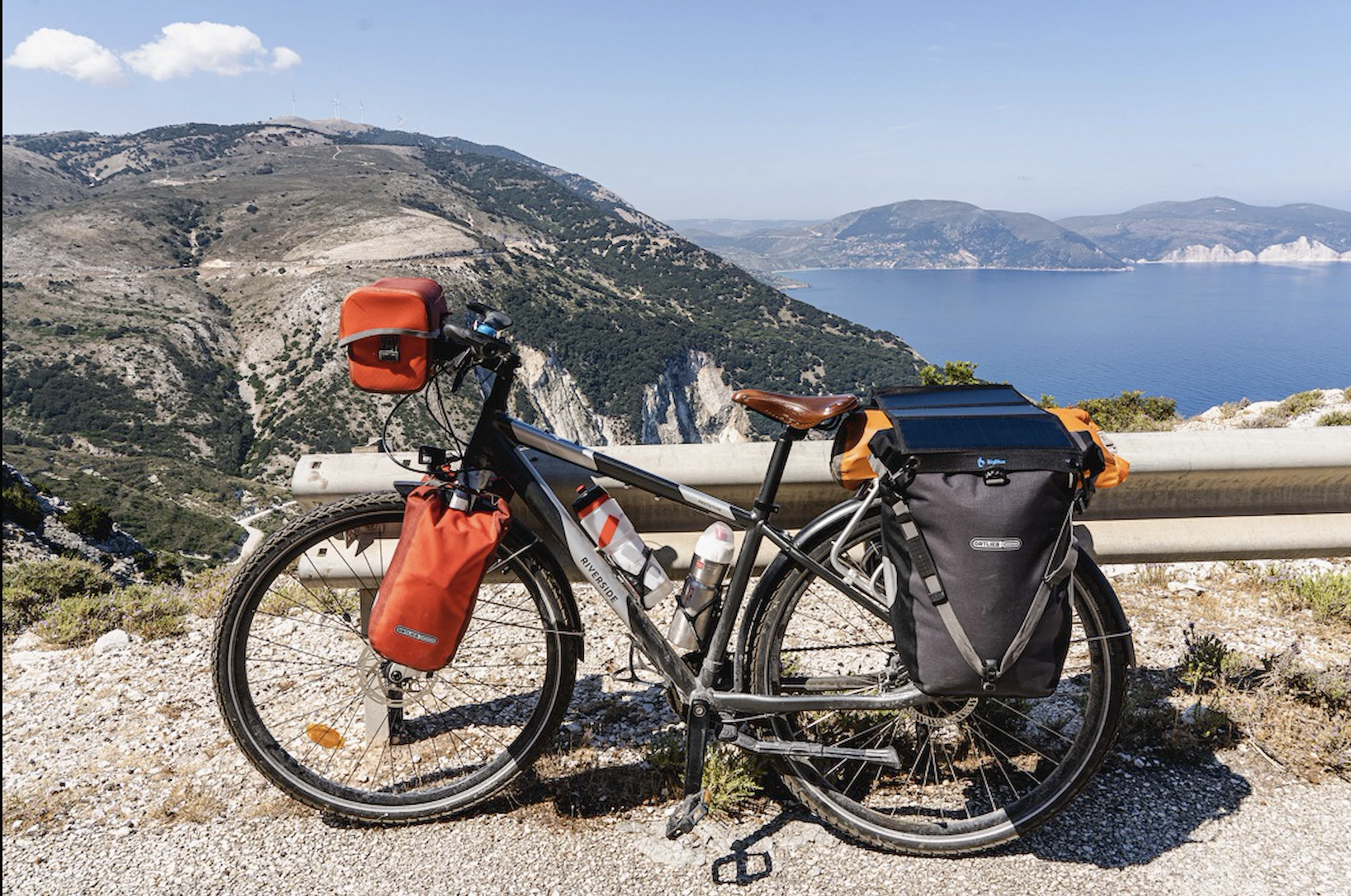 VÉLO DE CYCLOTOURISME