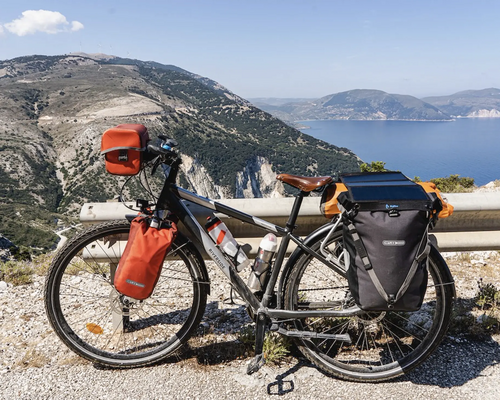 VÉLO DE CYCLOTOURISME