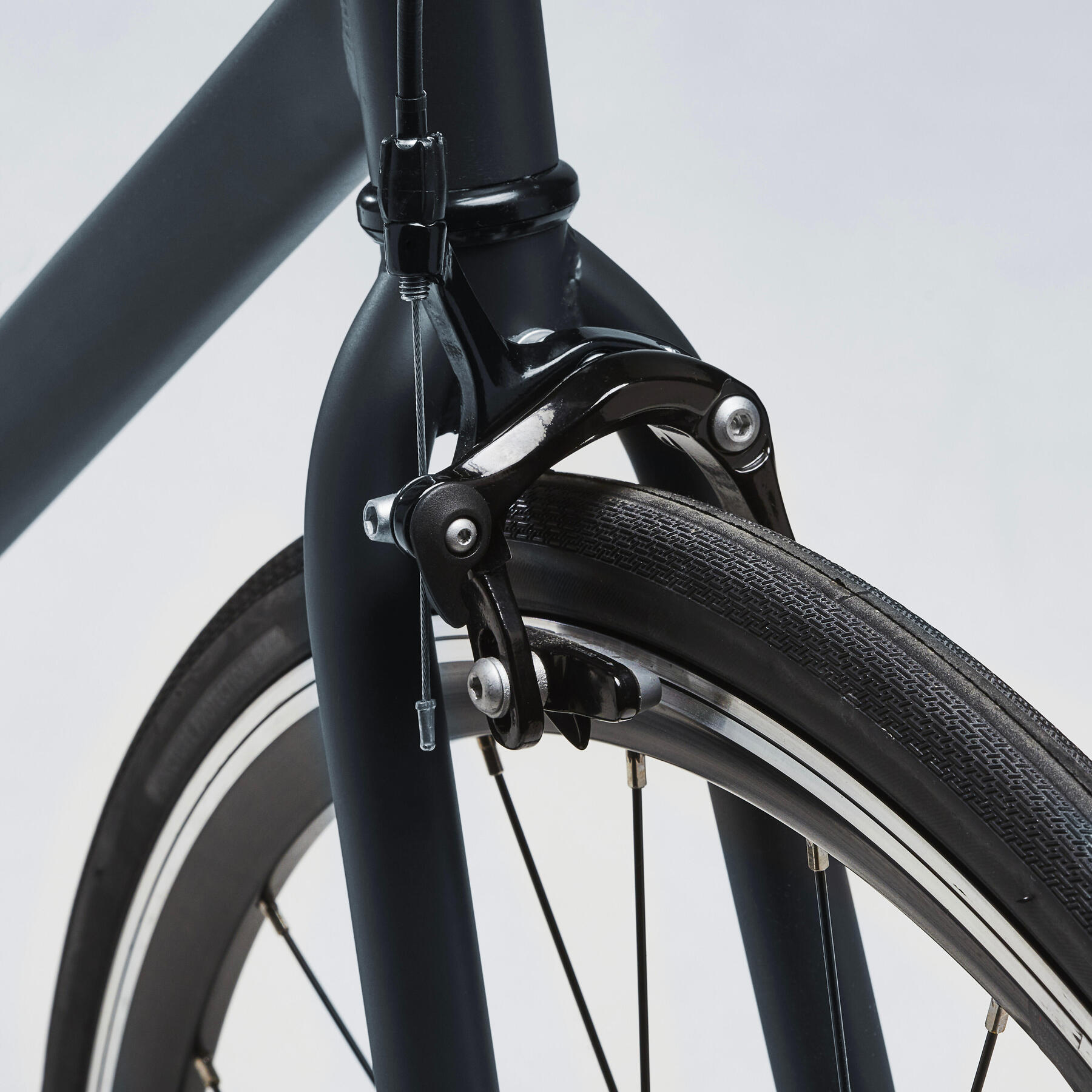 Détail du guidon et freinage du Elops 500 Single Speed
