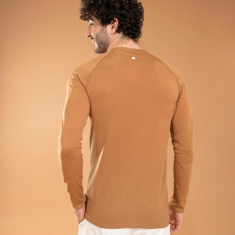 CAMISOLA SEAMLESS SEM COSTURAS DE YOGA HOMEM CAMELO