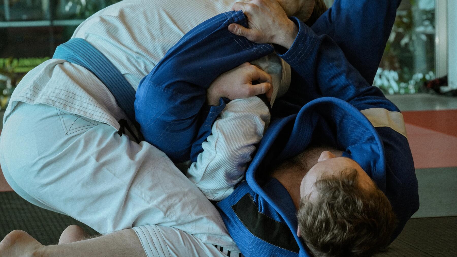 Erfahre hier, in welcher Reihenfolge die Judo-Gürtel eingestuft werden!
