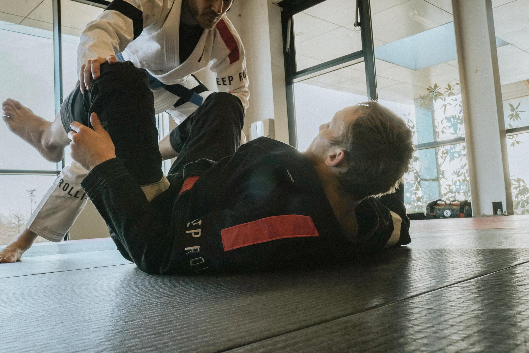 Mężczyźni ćwiczący BJJ