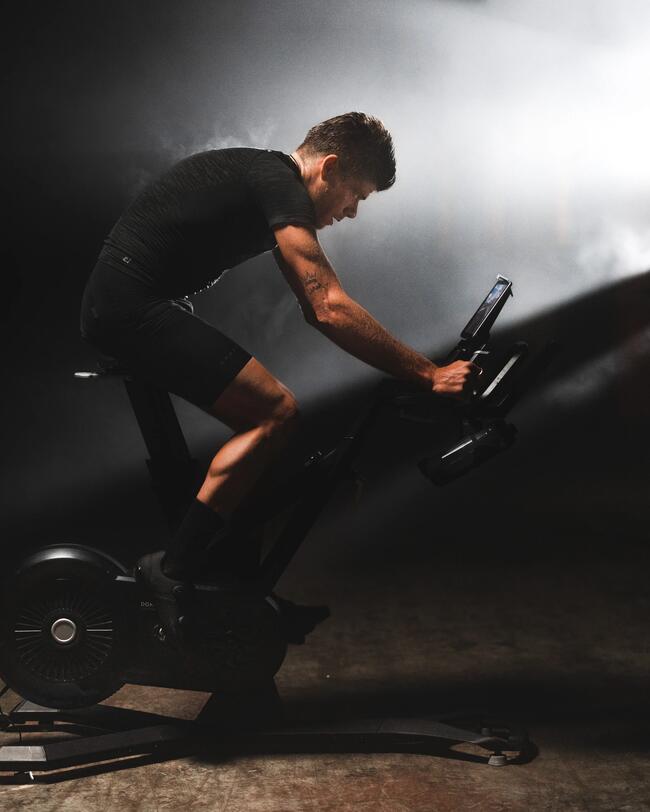 BICICLETA ESTÁTICA ULTRASSILENCIOSA CONEXÃO ZWIFT CHALLENGE BIKE 1500W
