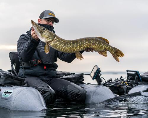 Pêche en float-tube : traquer les carnassiers sans limites