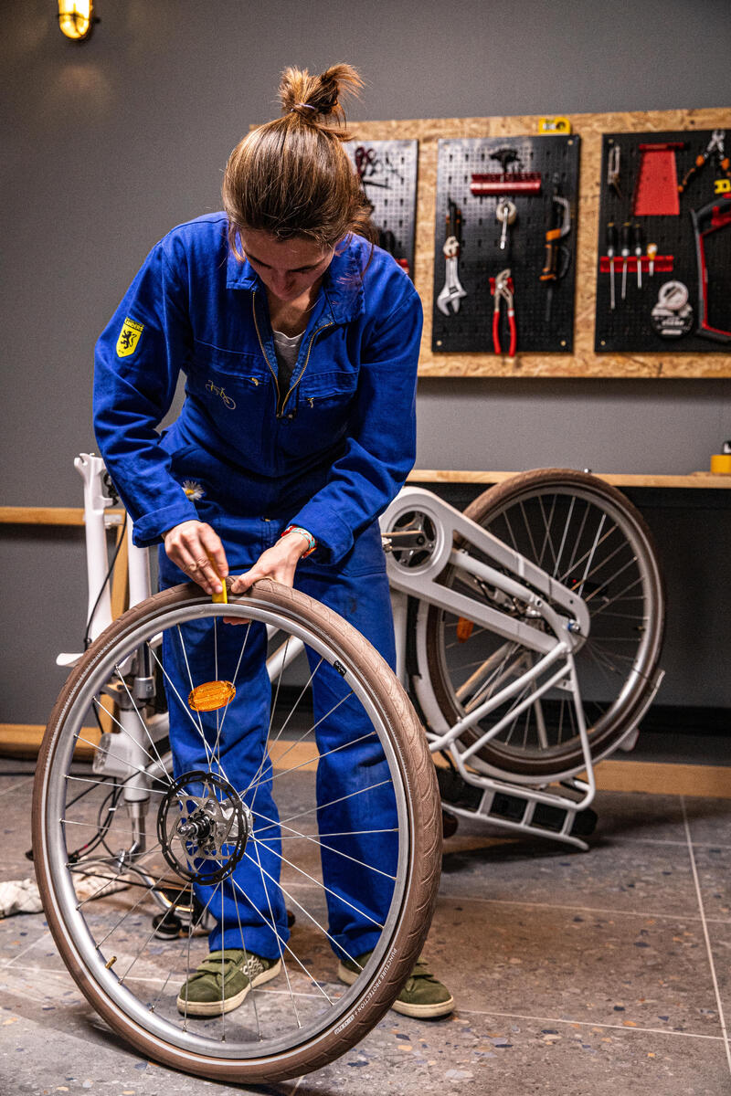 Vervangen binnen- en/of buitenband op wiel met trommelrem of motor