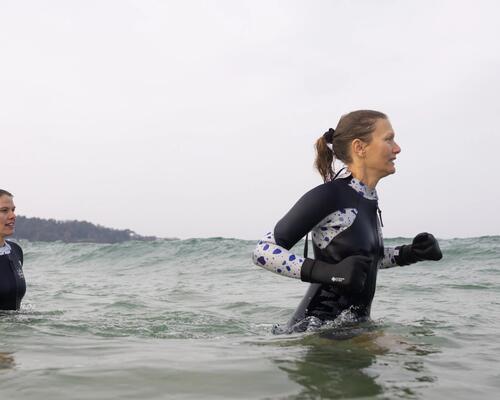 Eisbaden: Wirkung, Anleitung & Risiken des Kältekicks