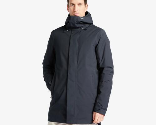 mannequin homme portant une veste chaude longue tribord