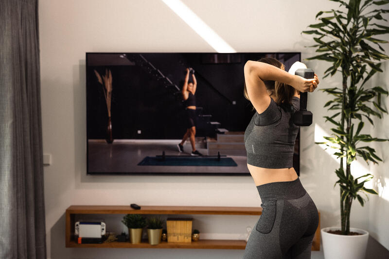 Armen trainen thuis voor vrouwen: zo pak je kipfilet armen aan.