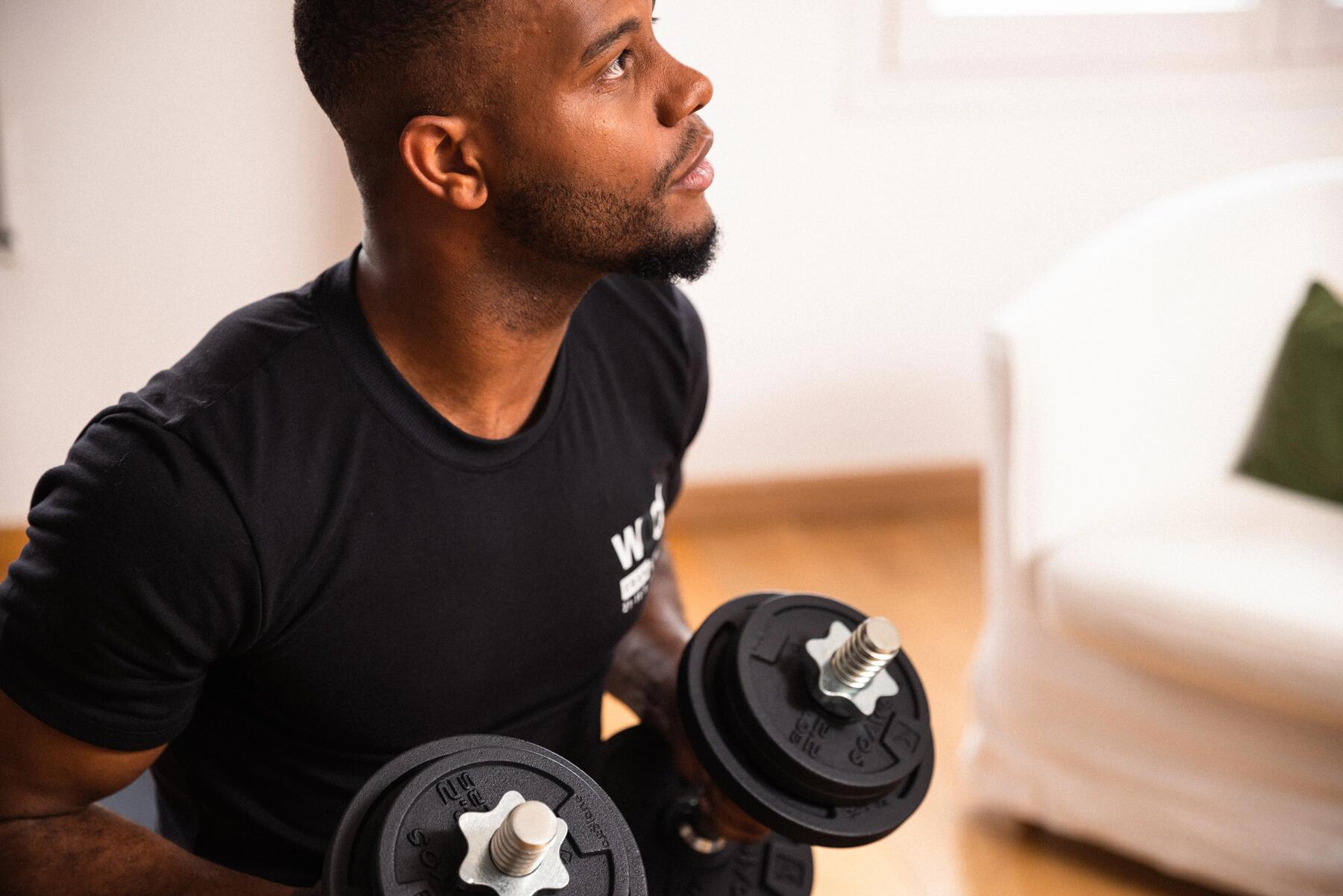 A men working out with a dumbbell