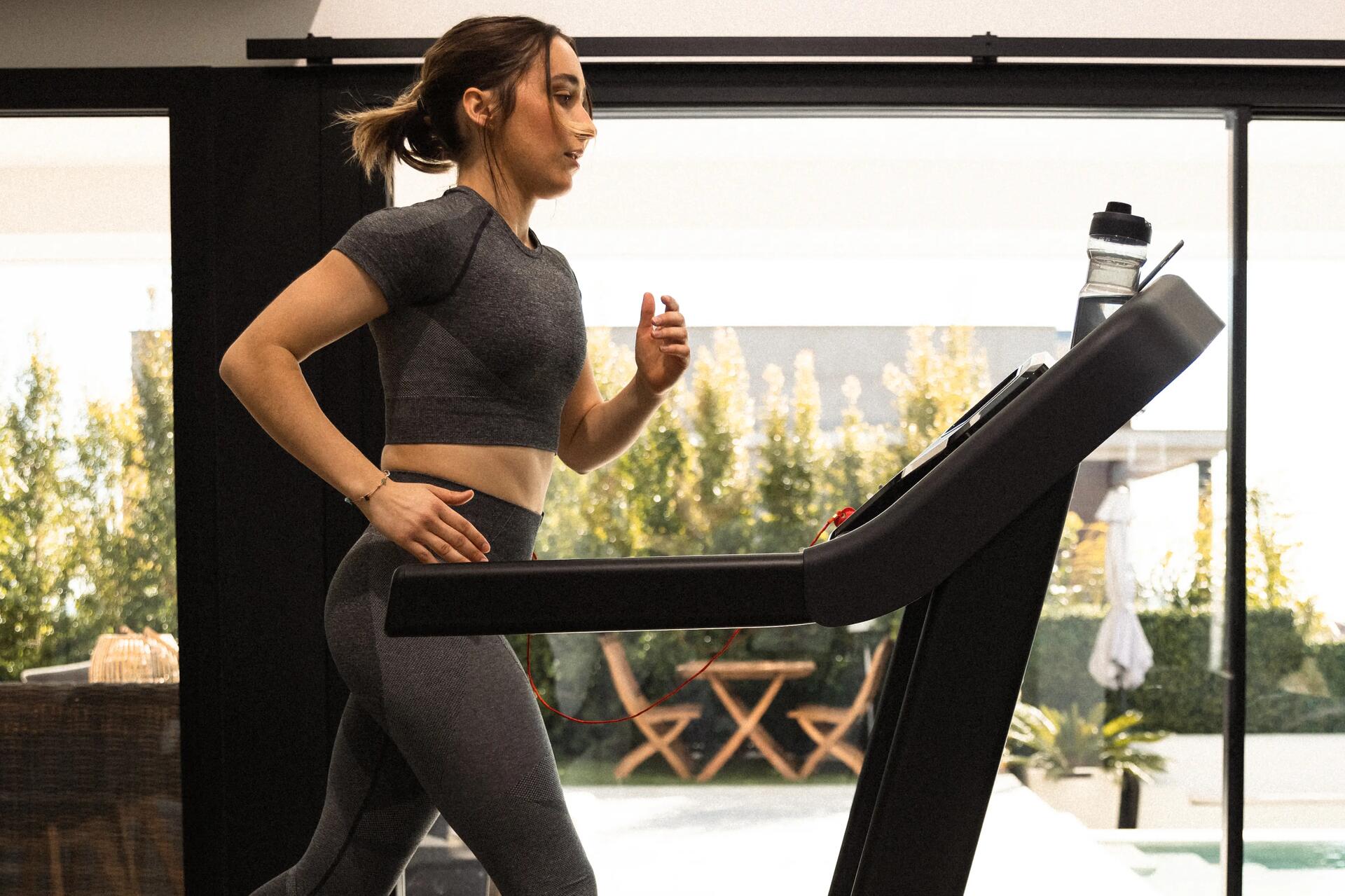 Wie schafft man es 45 Minuten auf dem Laufband zu joggen?