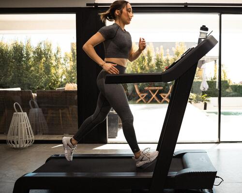 Wie schafft man es 45 Minuten auf dem Laufband zu joggen?