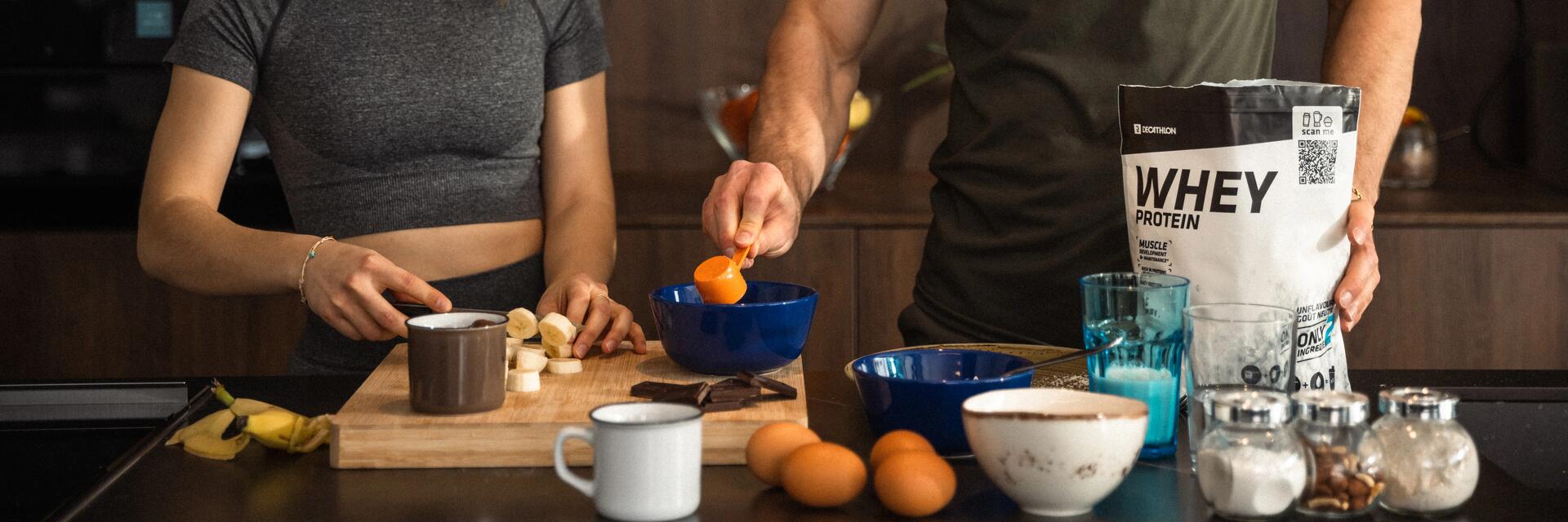 Składniki na stole przygotowane do proteinowych kulek mocy