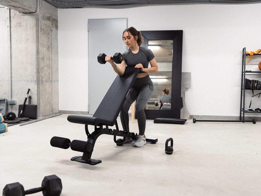 Top exerciții pentru biceps pe care le poți face la sală sau acasă