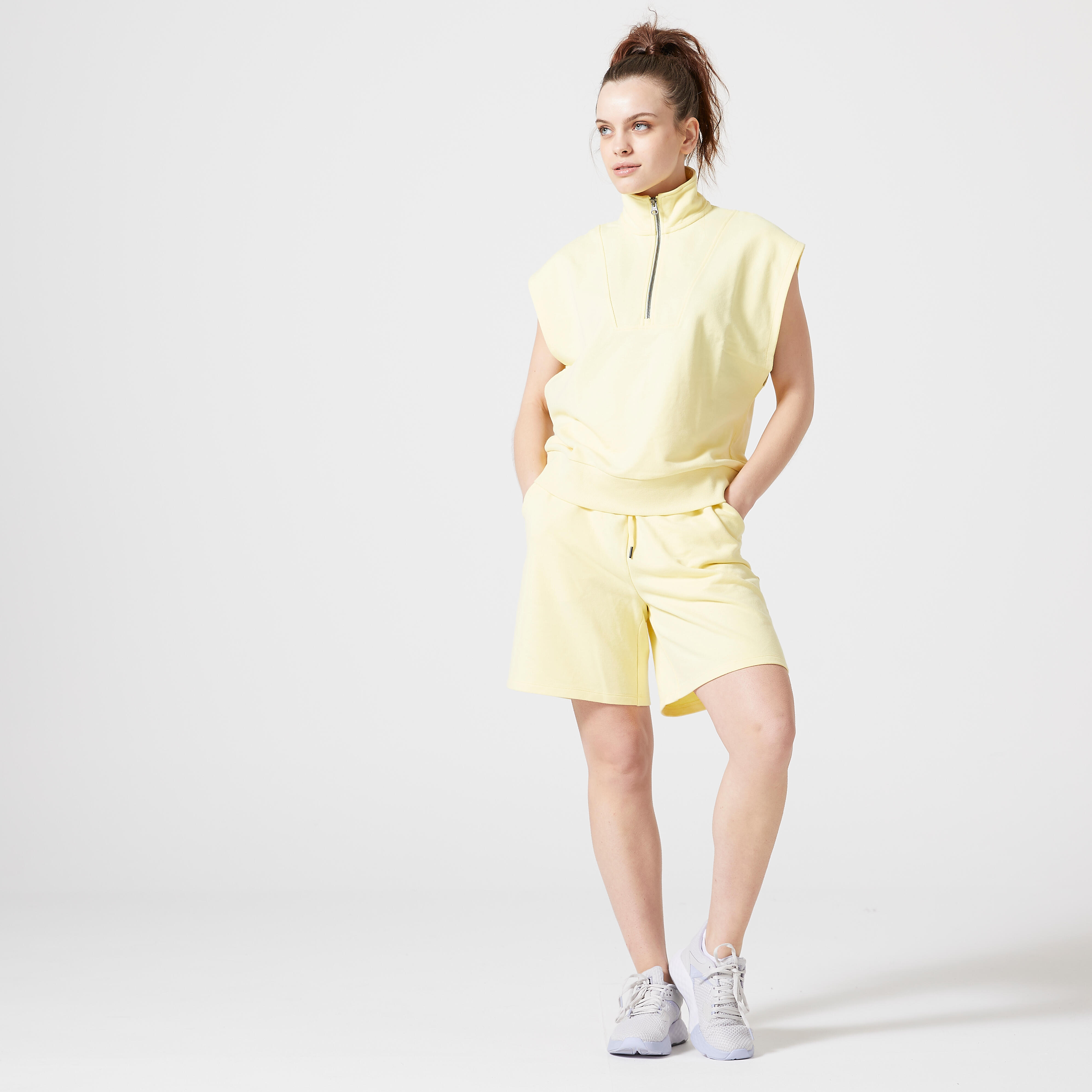 DOMYOS Dámske šortky 520 Wide Leg pastelovo žlté S · záber 3