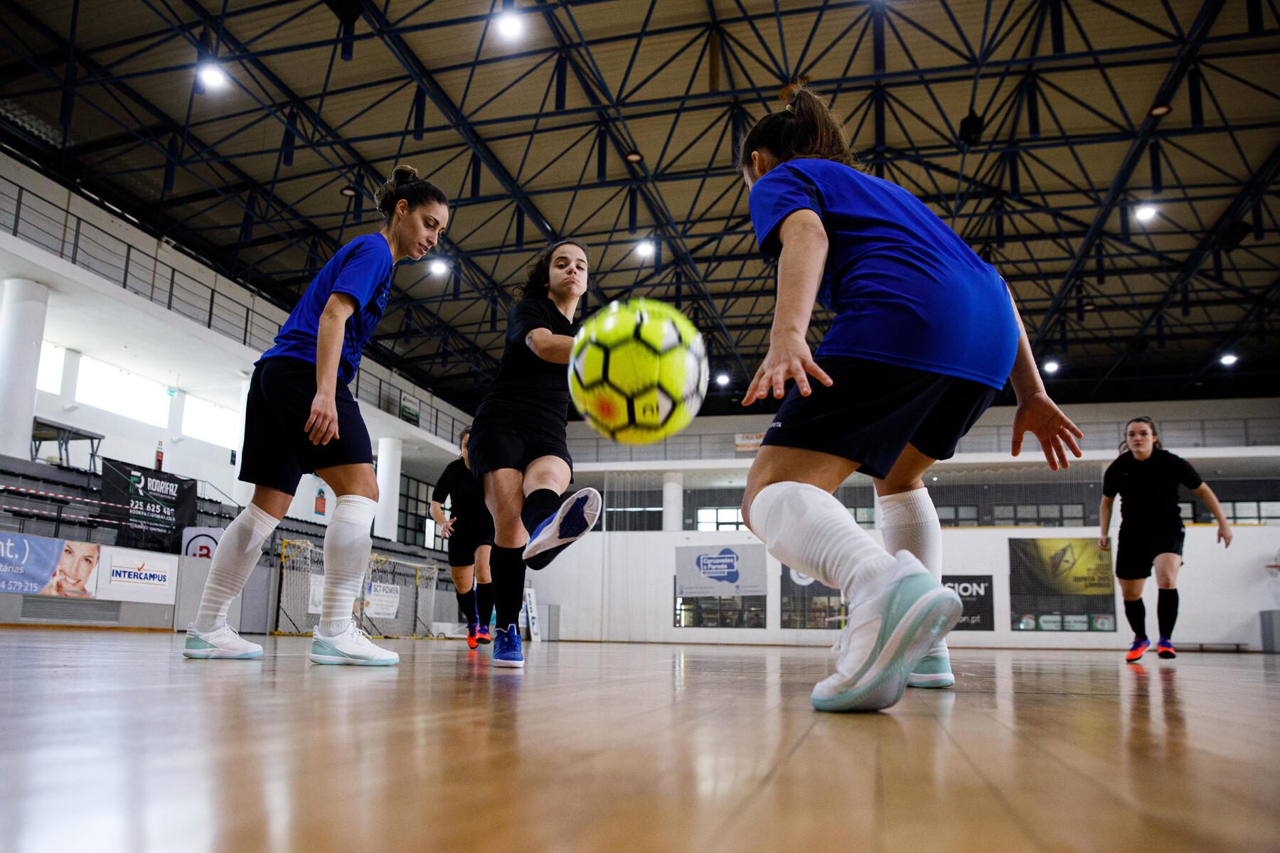 Kobiety grające w futsal