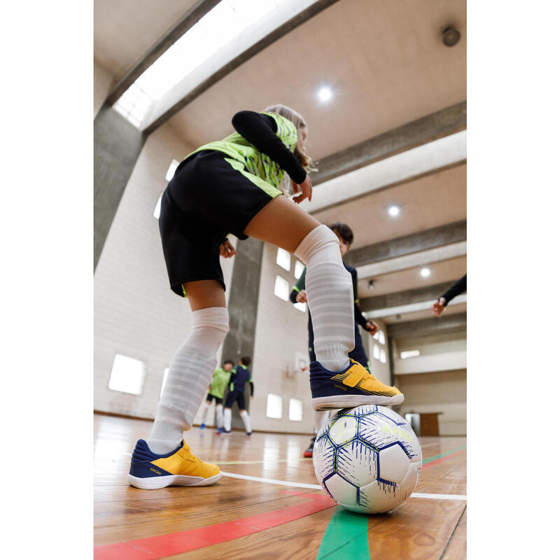 Kinder Fussball Hallenschuhe mit Klettverschluss - Eskudo 500 Futsal gelb/blau