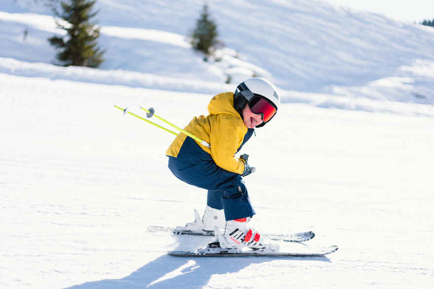 Kind auf Ski