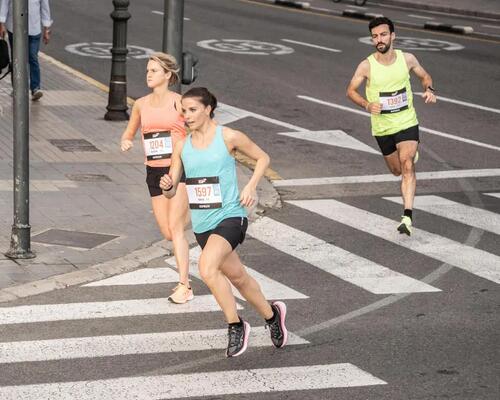 4 people participating to a running event
