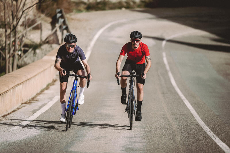 Tutto su l'abbigliamento estivo per la bici!