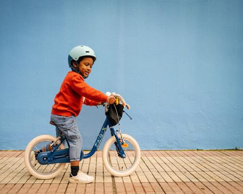 Welche Sicherheitsausrüstung benötigt mein Kind auf dem Fahrrad?