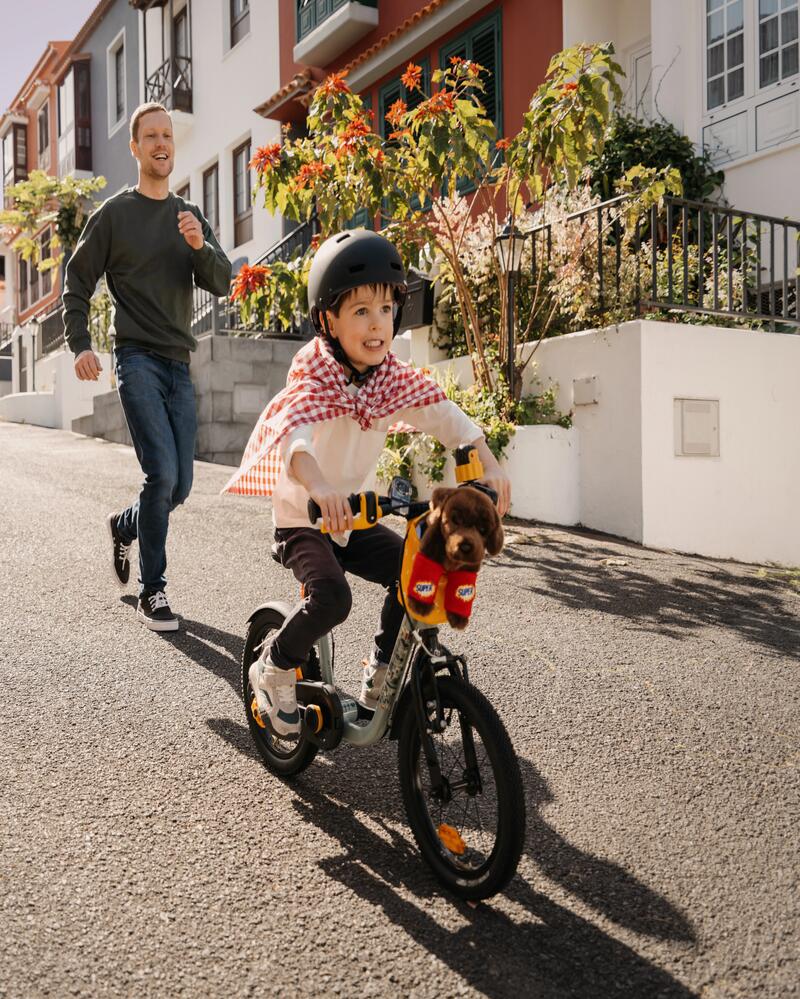 ¿Cómo enseñar a los niños a montar en bicicleta?