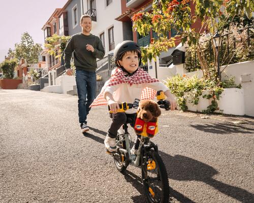 COME INSEGNARE A TUO FIGLIO/A AD ANDARE IN BICI?