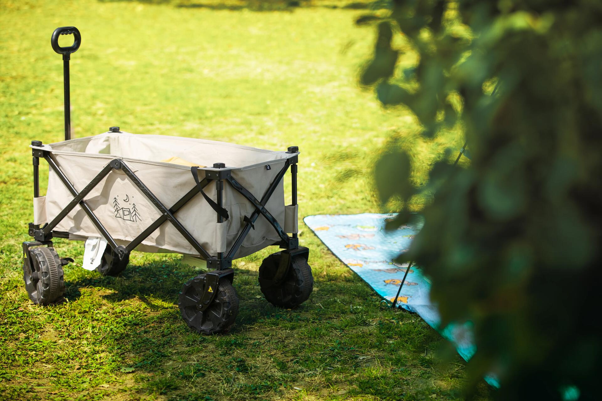 Carro de camping compato todoterreno.